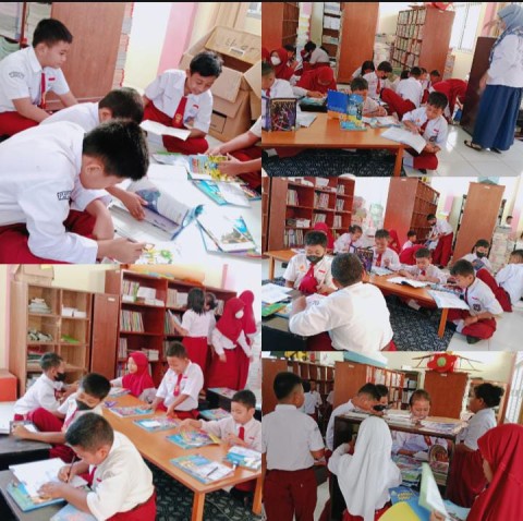 KUNJUNGAN KELAS KE PERPUSTAKAAN SEKOLAH