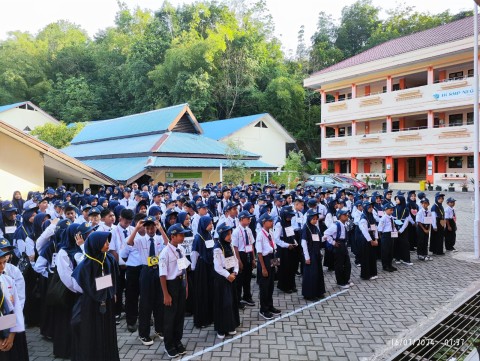 PESERTA DIDIK BARU SIAP MENGIKUTI MPLS