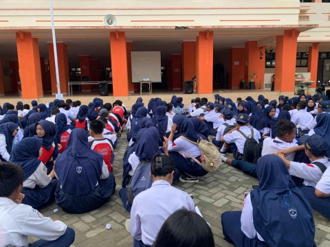 PERINGATI HARI ANAK NASIONAL, SMPN 7 ADAKAN NOBAR LIVE