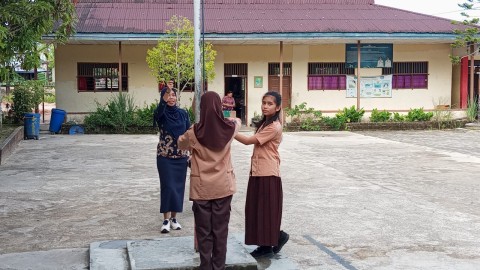 Latihan  Persiapan Upacara Bendera