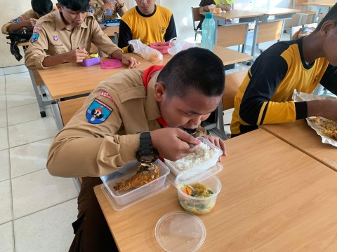 YUK! GALAKKAN GEMAR MAKAN IKAN SEDARI DINI