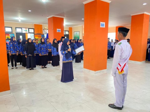 SMPN 7 GELAR UPACARA HUT RI KE-79 DENGAN KHIDMAT